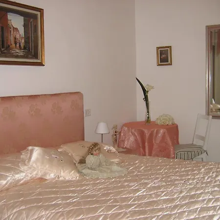 Emily House Couette-café 3*